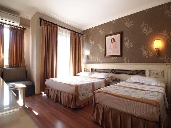 Romance Hotel