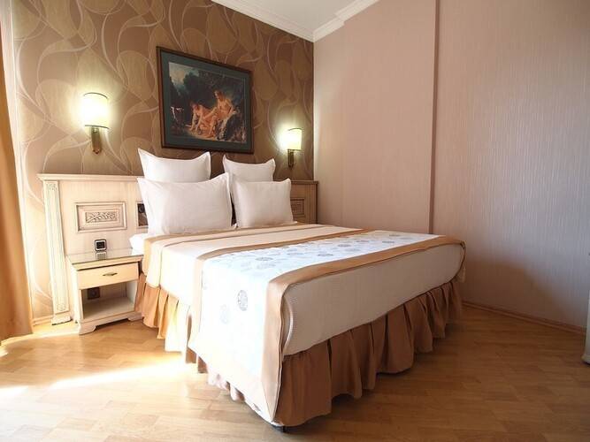 Romance Hotel