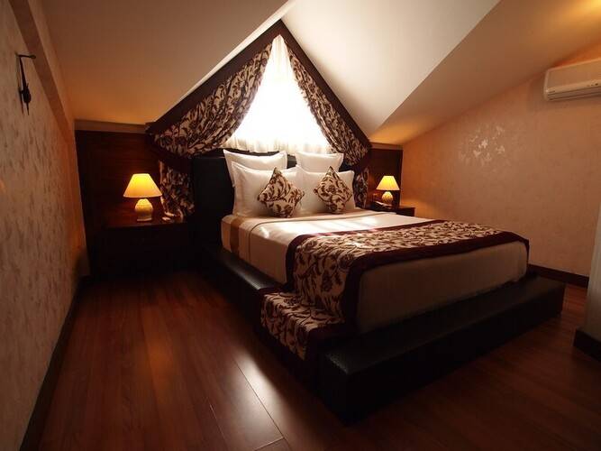 Romance Hotel