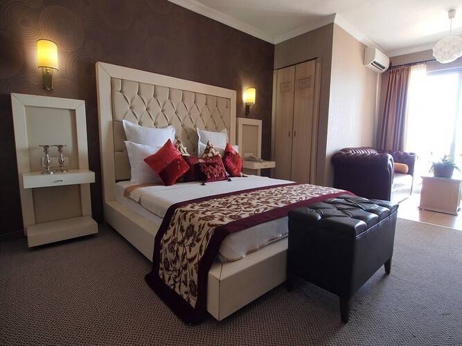 Romance Hotel