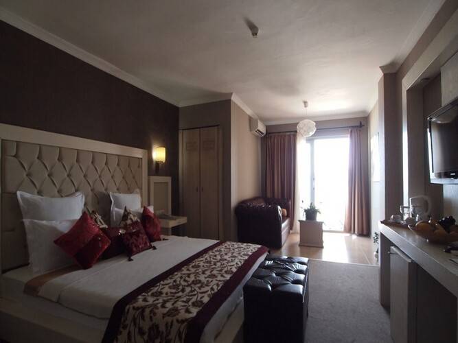 Romance Hotel
