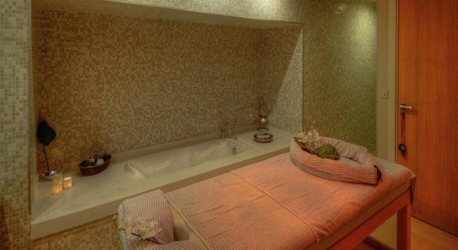 Lvzz Hotel