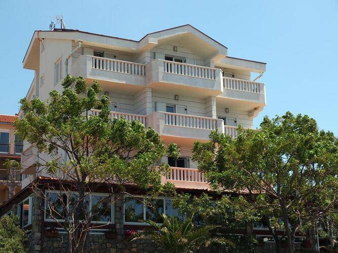R Hotel