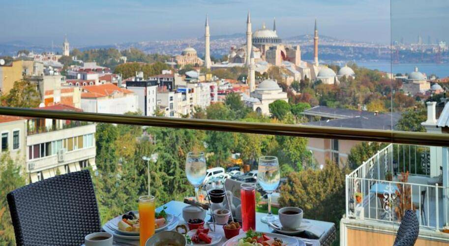 Burckin Suites Hotel