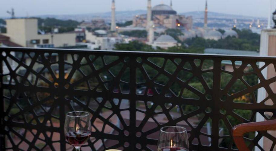 Burckin Suites Hotel