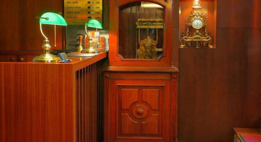 Burckin Suites Hotel