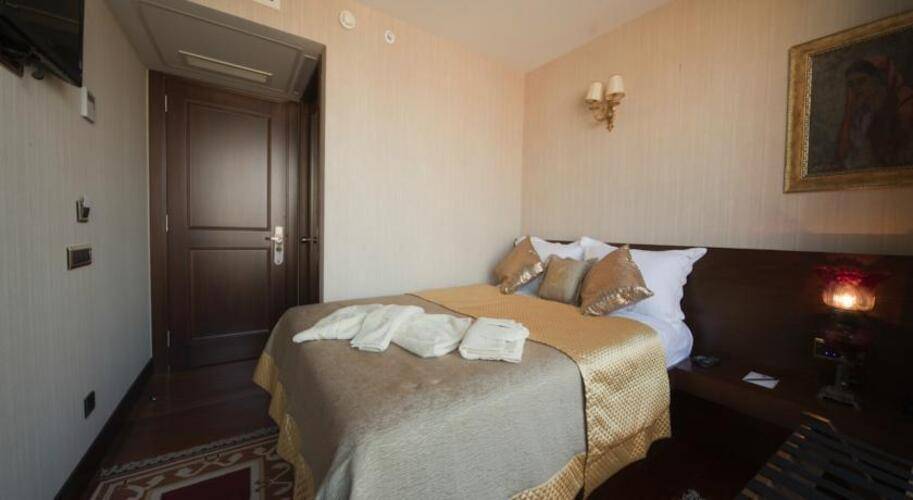 Burckin Suites Hotel