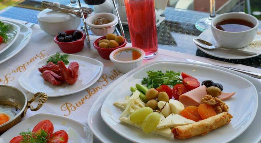 Burckin Suites Hotel