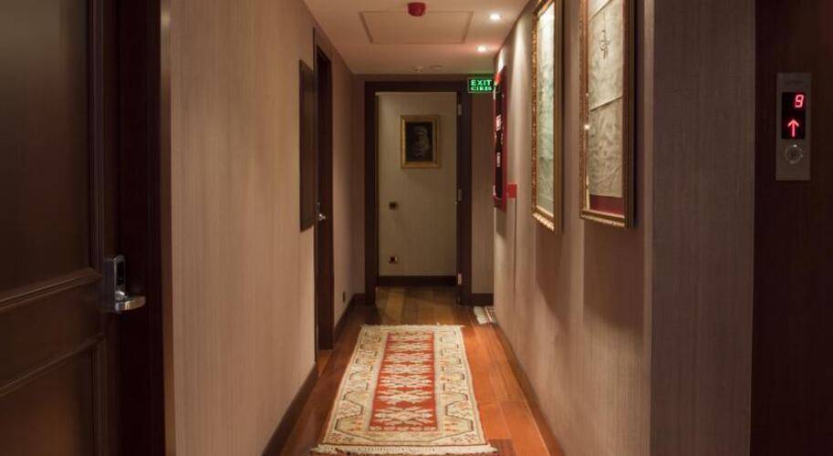 Burckin Suites Hotel