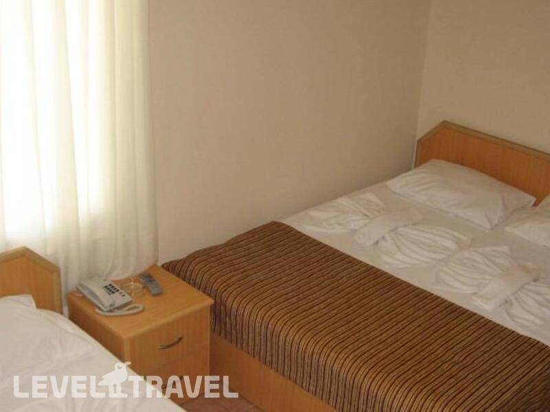 Фотография Moms Hotel