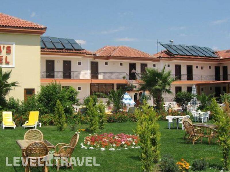 Фотография Moms Hotel
