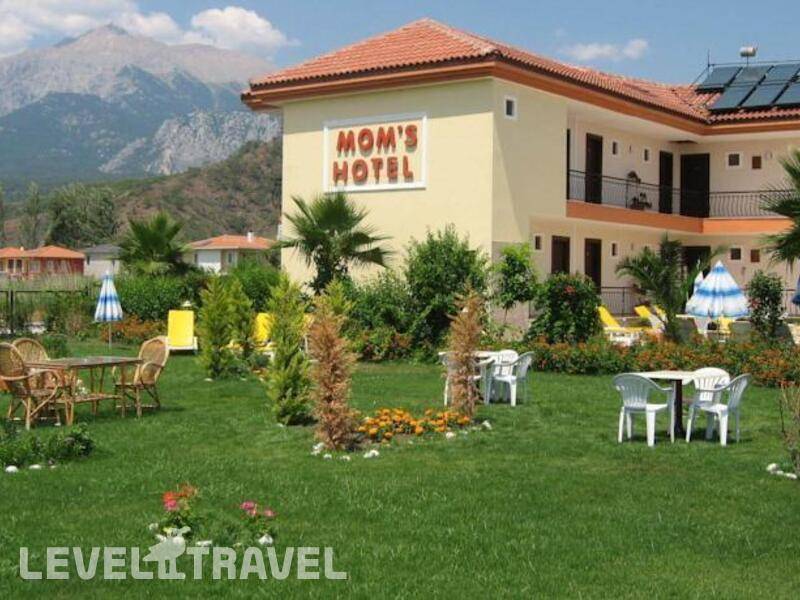 Фотография Moms Hotel