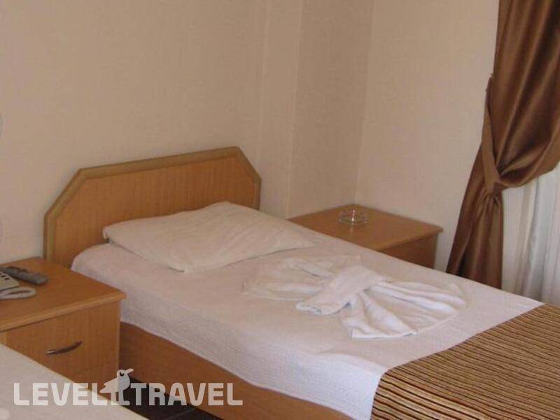 Фотография Moms Hotel