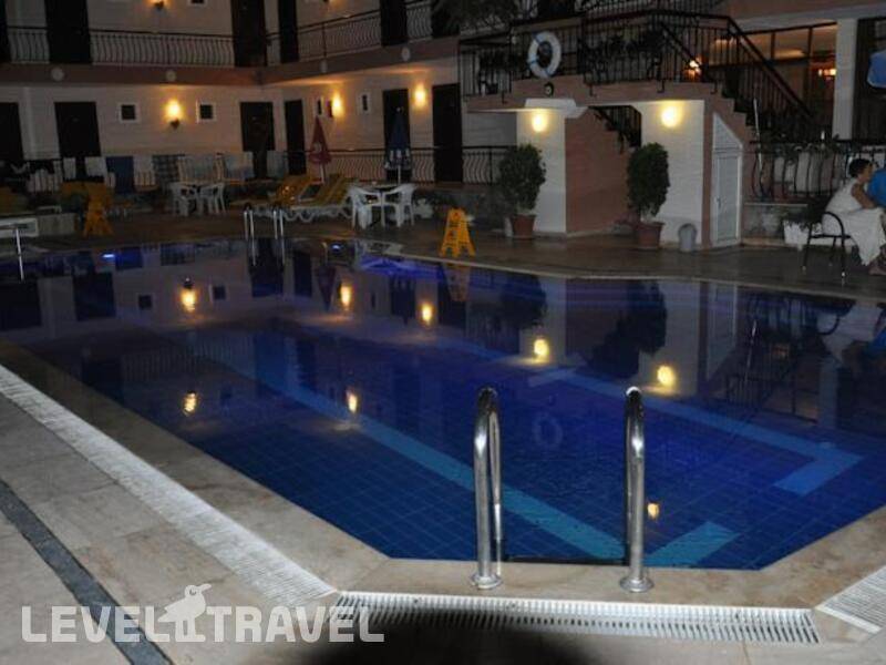 Фотография Moms Hotel