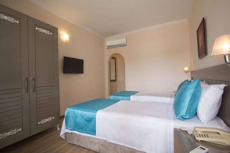 Sky Nova Suites Hotel