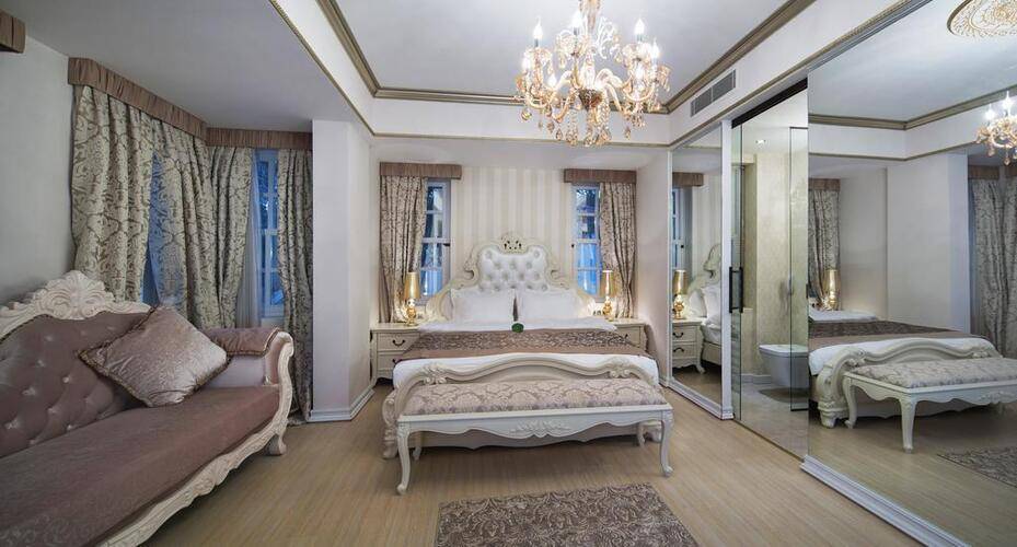 Elegance East Hotel