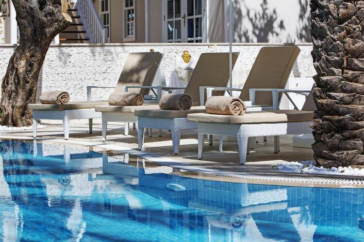 Elegance East Hotel