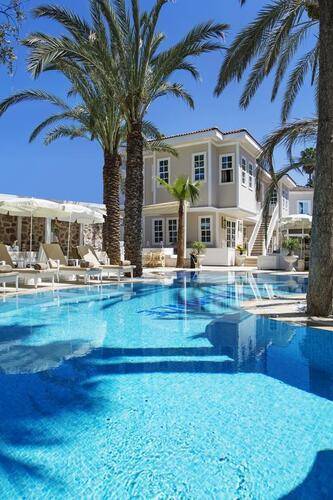 Elegance East Hotel