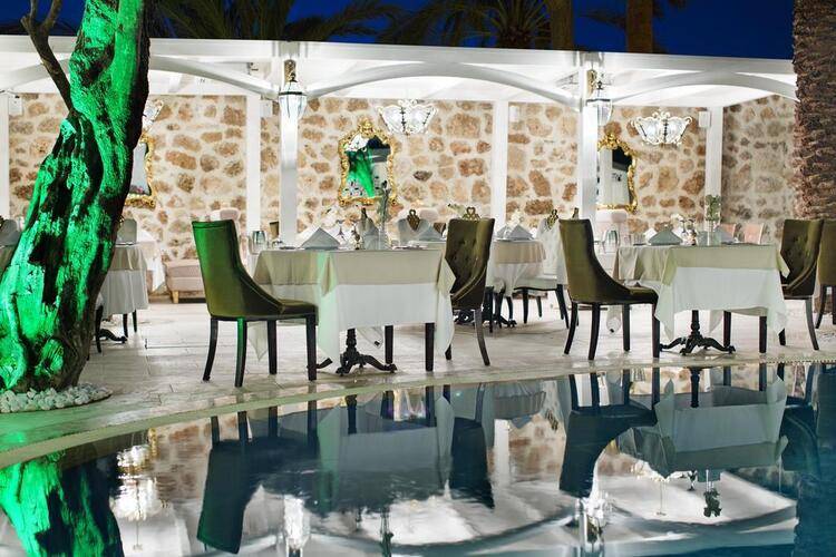 Elegance East Hotel