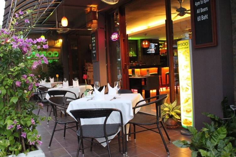 Hemingways Hotel