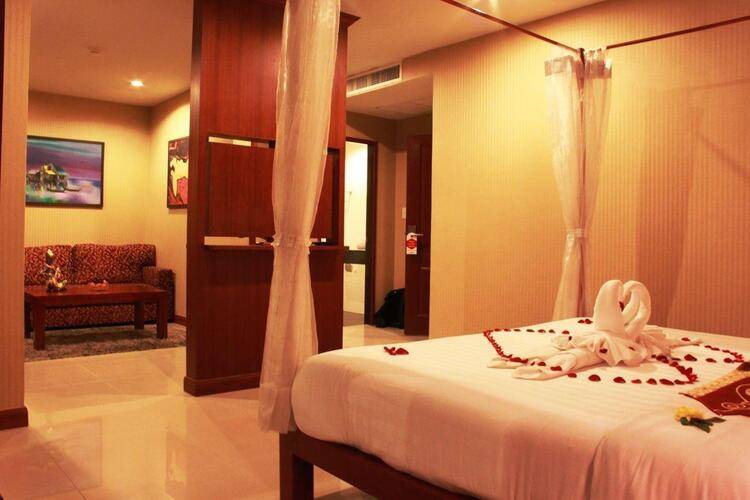 Patong Hemingway's Hotel