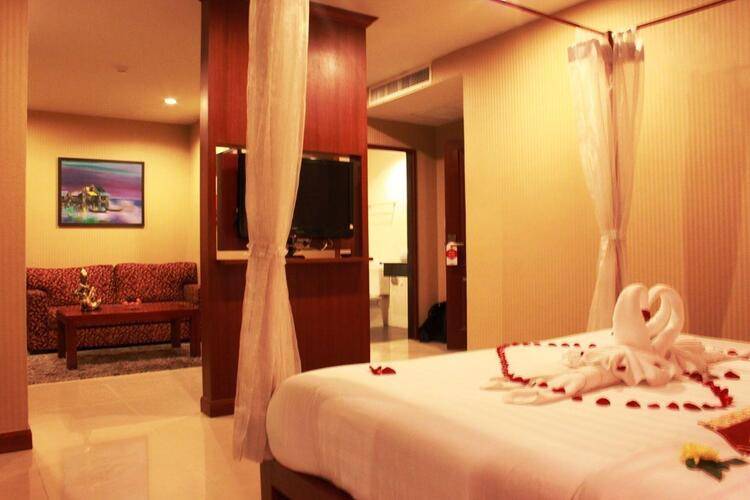Patong Hemingway's Hotel
