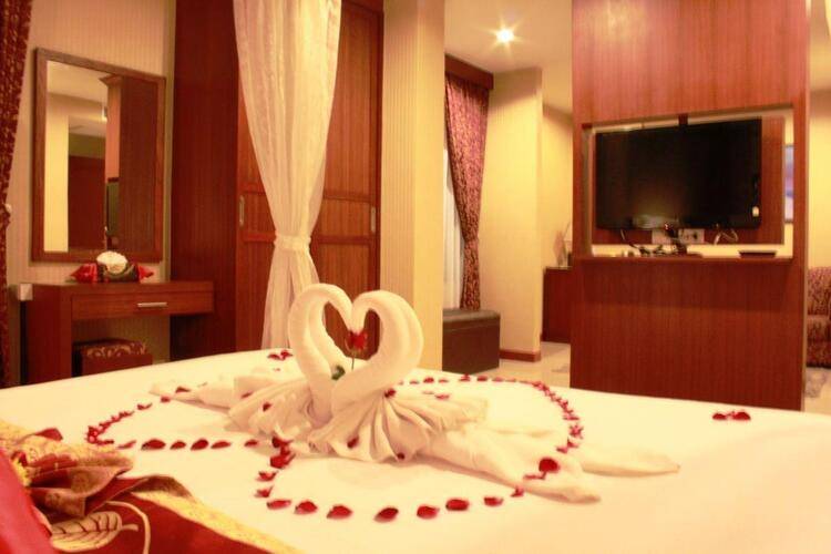 Patong Hemingway's Hotel