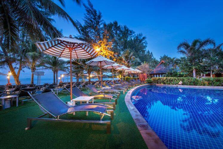 Lanta Chada Beach Resort & Spa
