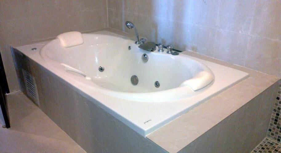 Lae Lay Suites Resort
