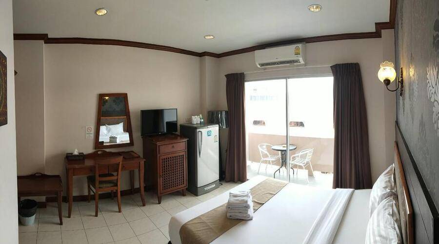 Inn House Hotel