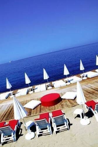 Charisma De Luxe Hotel