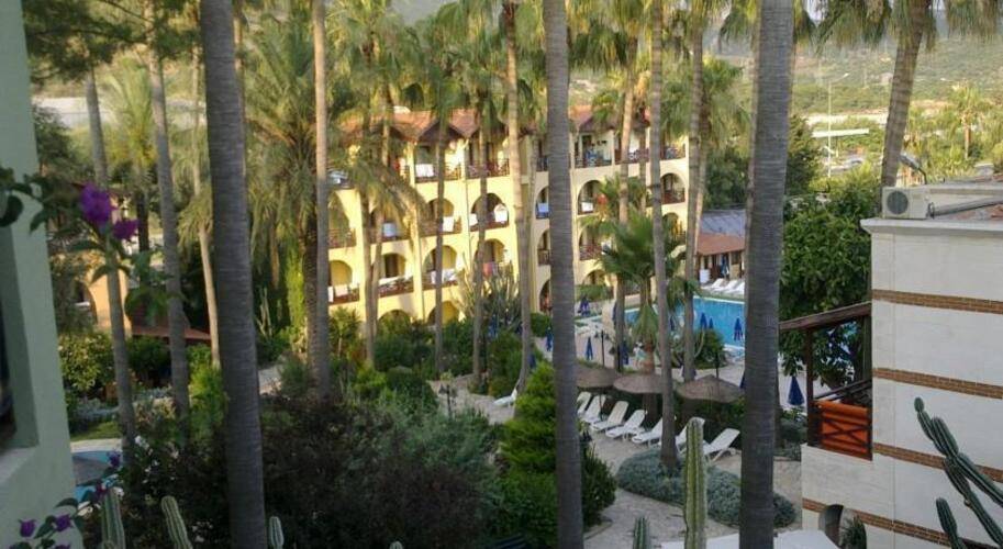 Club Tropical Beach Hotel