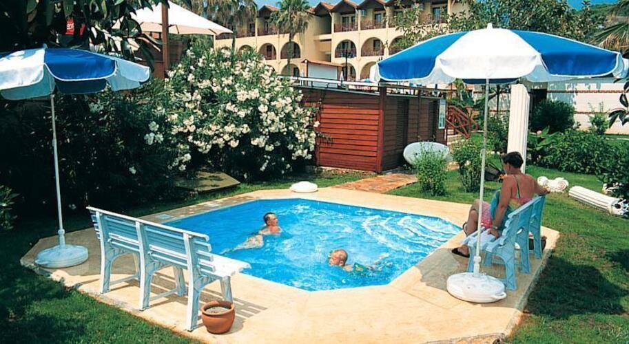 Club Tropical Beach Hotel