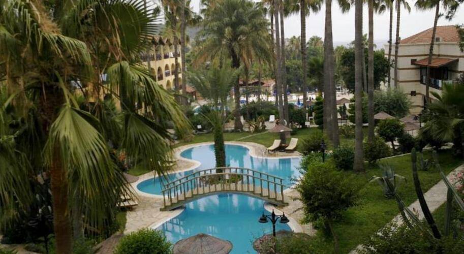 Club Tropical Beach Hotel