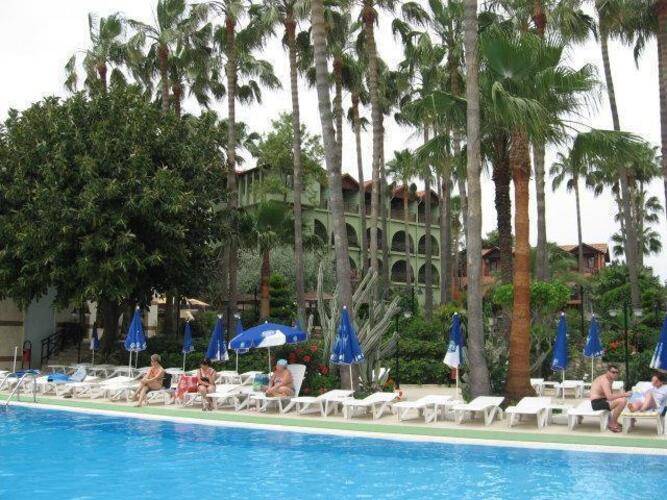 Club Tropical Beach Hotel