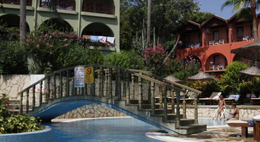 Club Tropical Beach Hotel