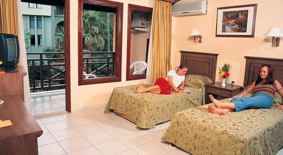 Club Tropical Beach Hotel