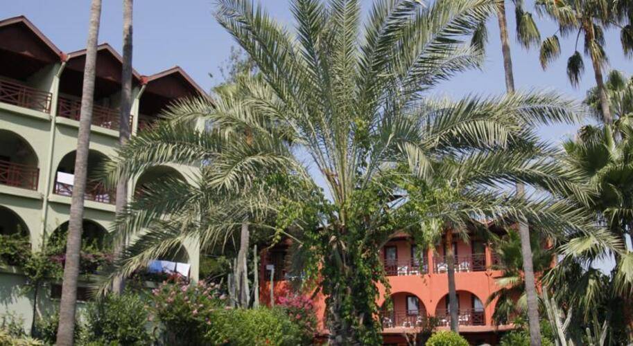 Club Tropical Beach Hotel