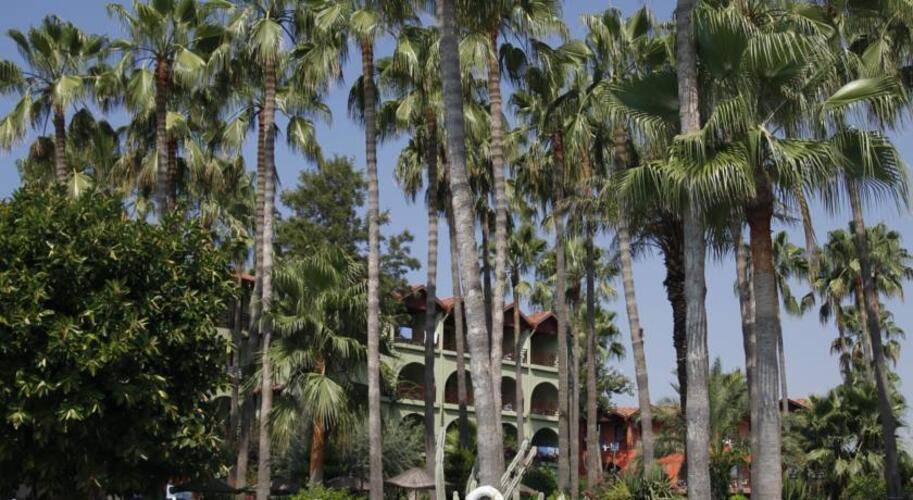 Club Tropical Beach Hotel