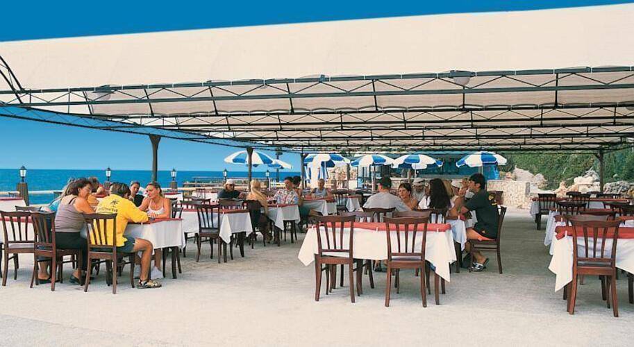 Club Tropical Beach Hotel