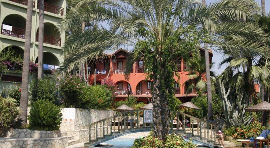 Club Tropical Beach Hotel