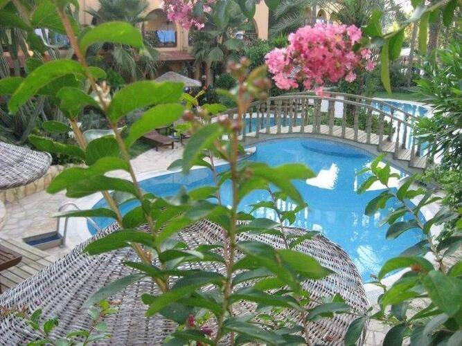 Club Tropical Beach Hotel