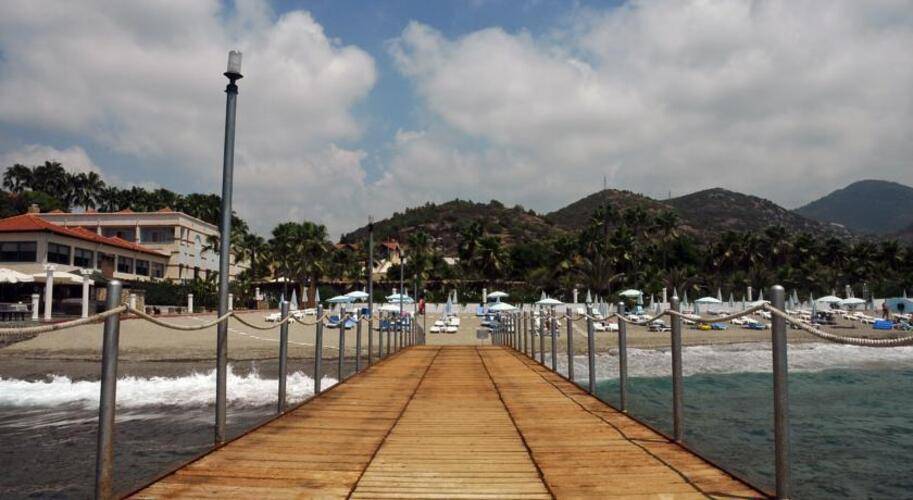 Club Tropical Beach Hotel