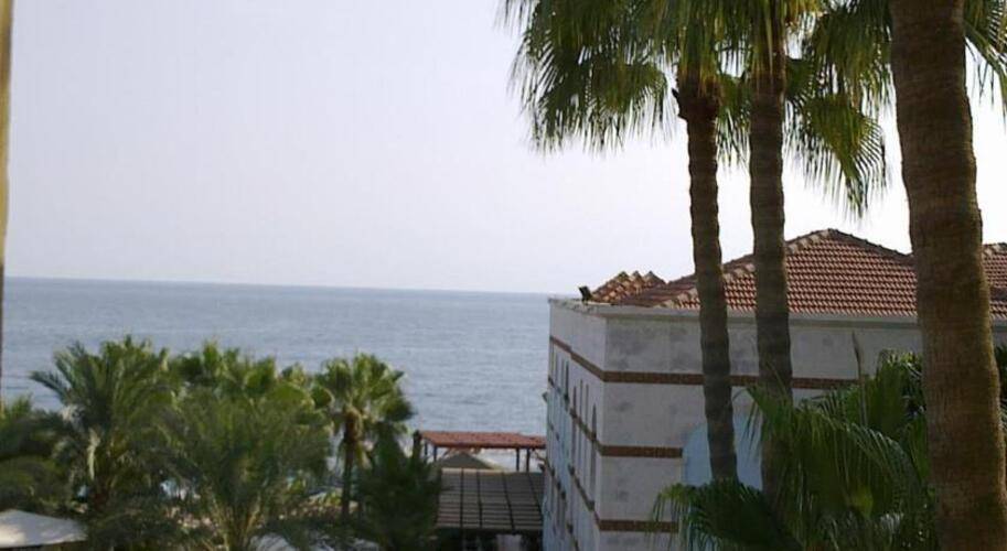 Club Tropical Beach Hotel