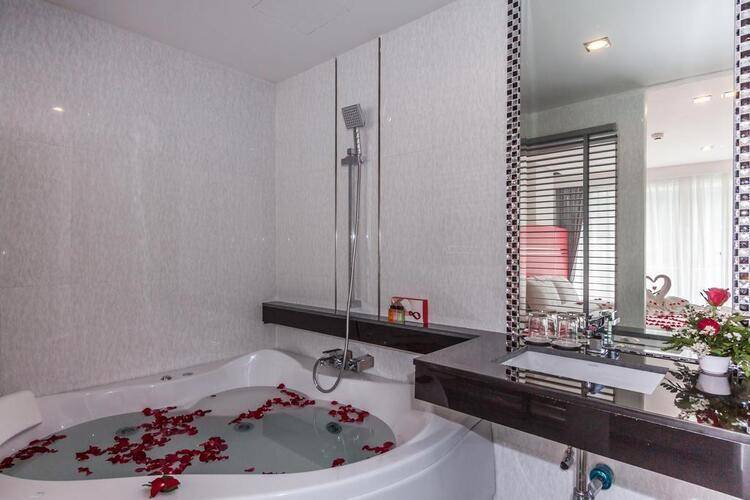 Patong Platinums Hotel (Ex.Tuana Patong Holiday Hotel)