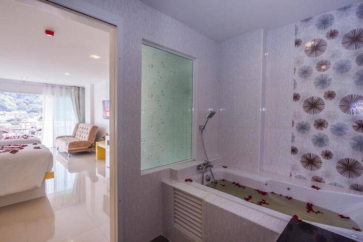 Patong Platinums Hotel (Ex.Tuana Patong Holiday Hotel)