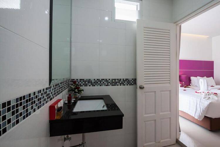 Patong Platinums Hotel (Ex.Tuana Patong Holiday Hotel)