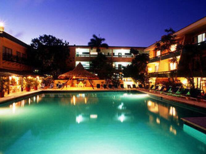 Q Bay Hotel And Suites 3★, Канкун