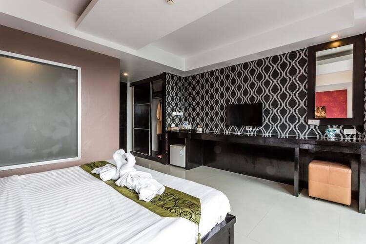 7q Patong Beach