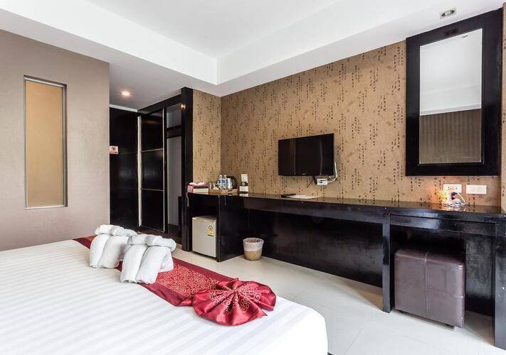 7q Patong Beach